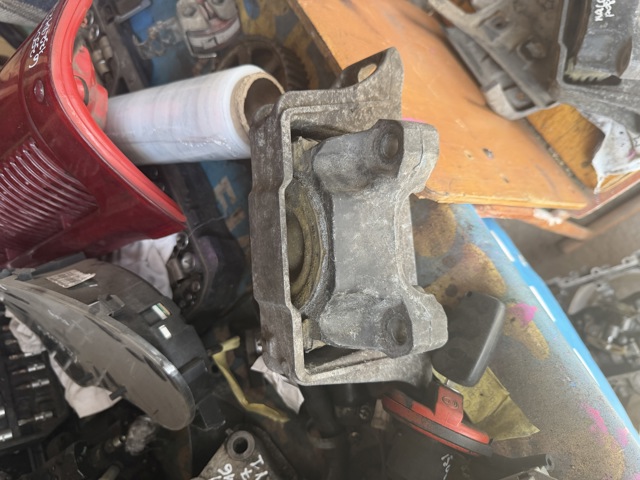 Правая подушка двигателя 1343056 FORD