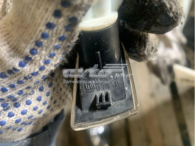 Указатель поворота на крыле 13497989 OPEL