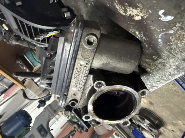 Заслонка воздушная 1505642 FORD