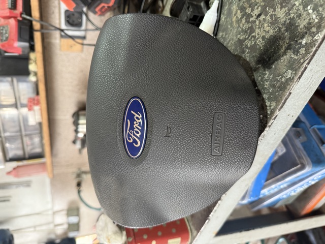Подушка AIRBAG водительская 1670594 FORD
