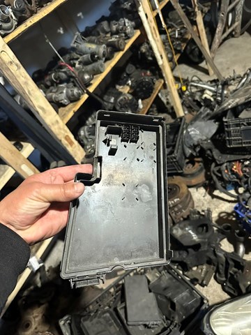 FORD 1686032 Крышка блока предохранителей в наличии Тернополь
