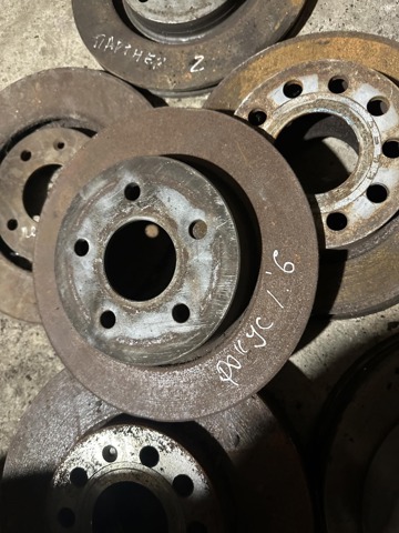FORD 1748745 Диск тормозной задний в наличии Ровно