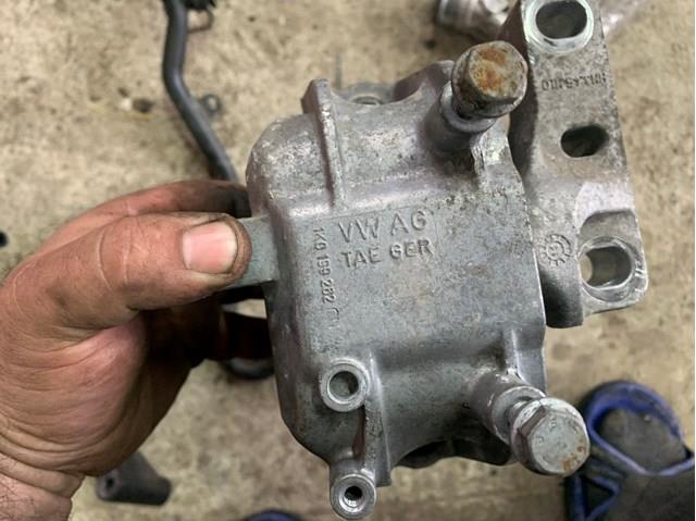 Подушка мотора правая Шкода Октавия II A5