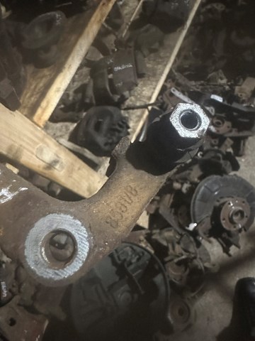 VAG 1K0615425P Скоба тормозного суппорта заднего в наличии Полтава