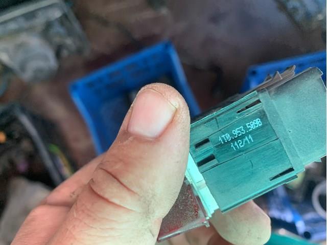 1T0953509B VAG Кнопка включения аварийного сигнала купить в Каменское