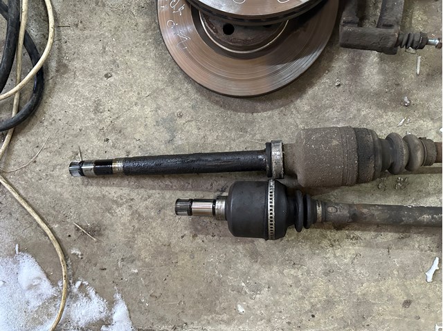 PEUGEOT 32729C Левая полуось в наличии Чернигов