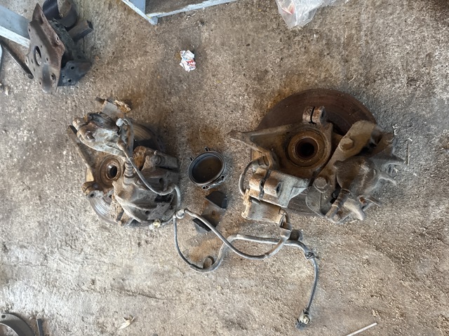 Ось передняя и поворотные кулаки 364754 PEUGEOT