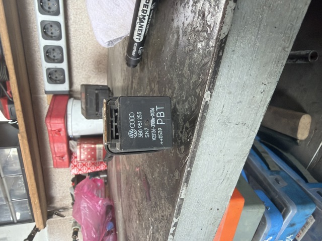 Реле топливного насоса 3B0951253 VAG