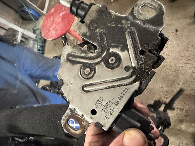 Замок капота 4895285 FORD