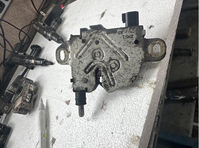 Замок капота 4895286 FORD