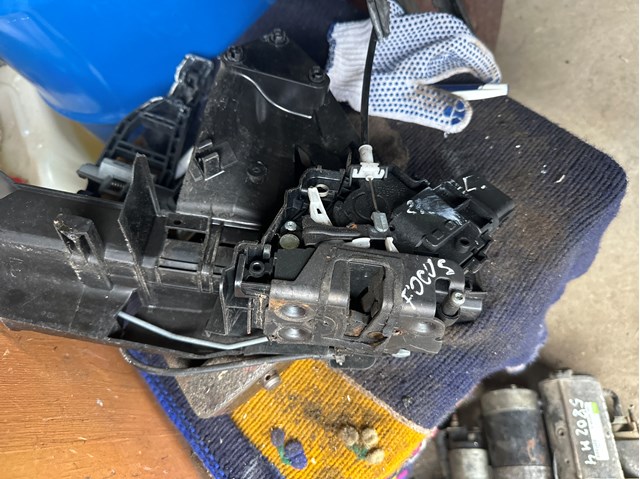 Запор кабины 4896707 FORD
