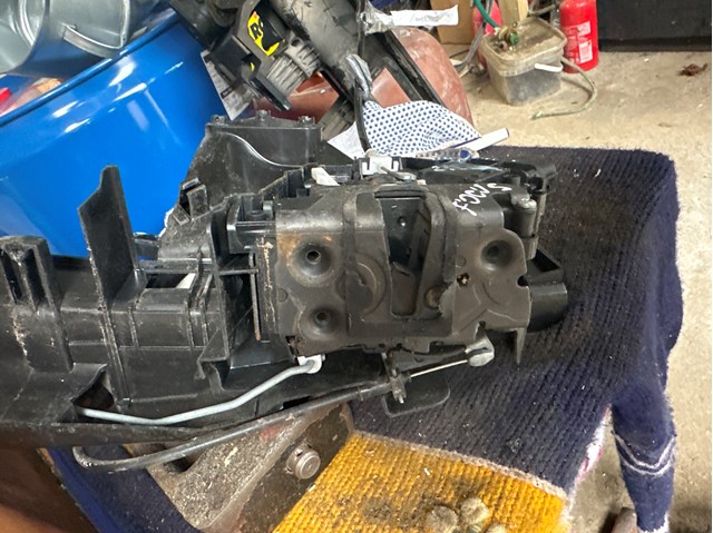 FORD 4896707 Замок двери передней левой в наличии Павлоград