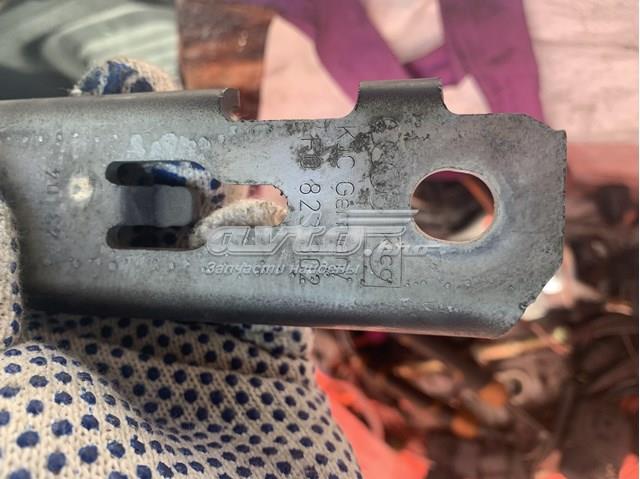 Правая петля капота  4F0823302 VAG