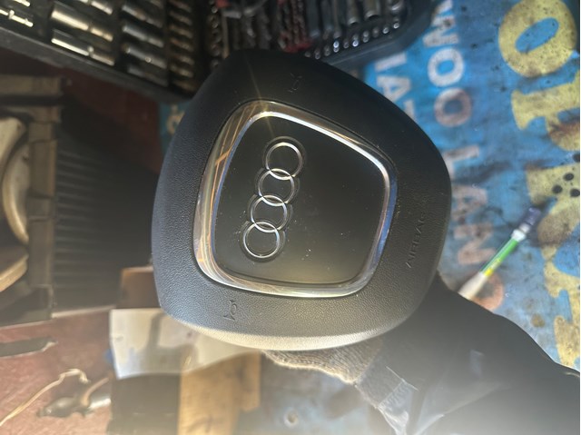 Подушка AIRBAG водительская 4L0880201J VAG