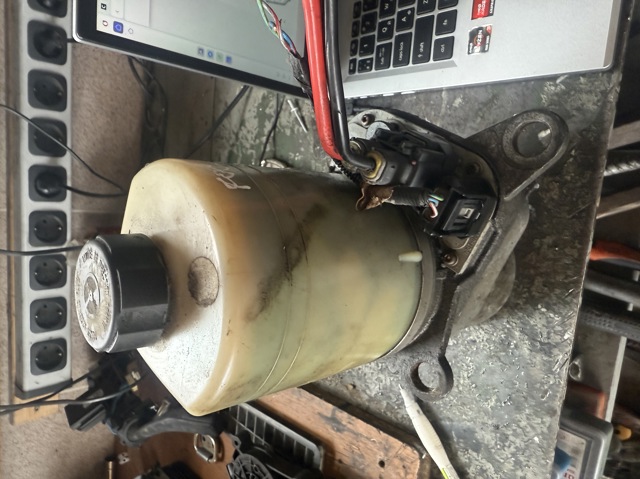 Насос рулевого механизма 4M513K514DC FORD
