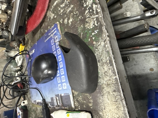 Заглушка гайки крепления поводка заднего дворника 4N51T04178AC FORD