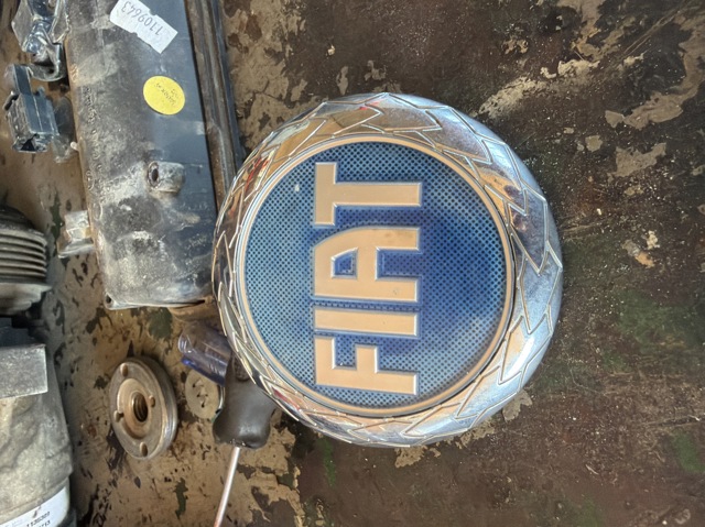 Фирменный значек на багажник 51748337 FIAT