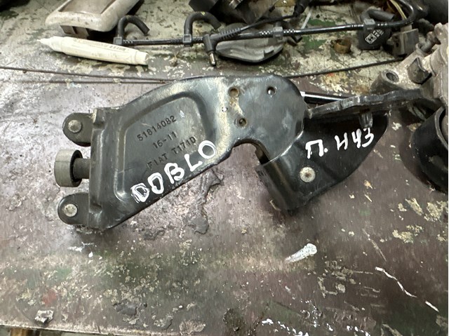 Ролик двери боковой правый центральный 51814082 FIAT