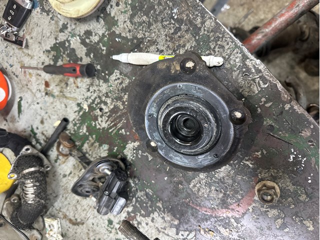 Опора переднего правого амортизатора  51963858 FIAT
