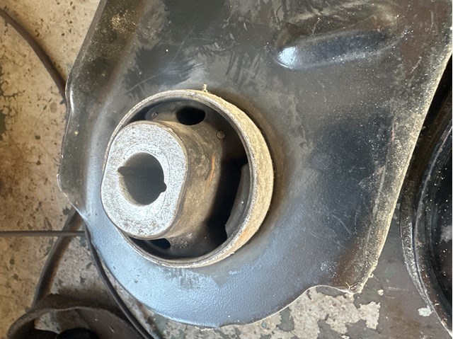 545014055R Рычаг передней подвески нижний левый купить Тернополь