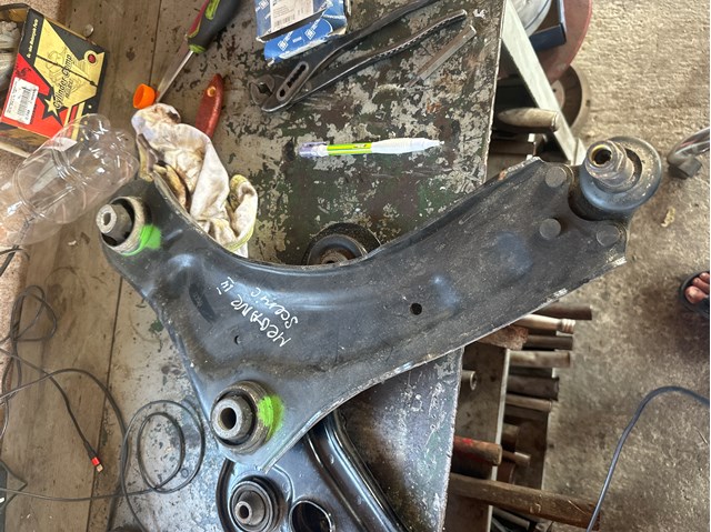 545014055R Рычаг передней подвески нижний левый купить Николаев