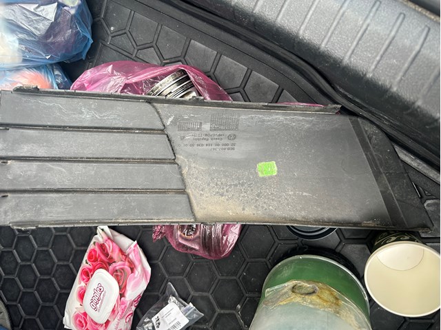 VAG 5E0807367 Заглушка (решетка) противотуманных фар бампера переднего левая в наличии Запорожье