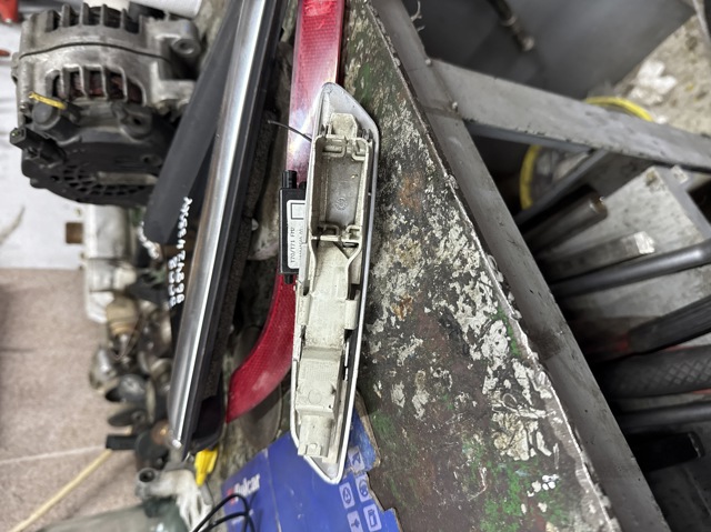 Указатель поворота крыла 63137154167 BMW