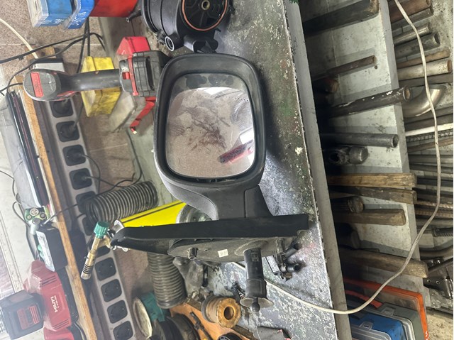 Зеркало заднего вида правое 7700354637 RENAULT