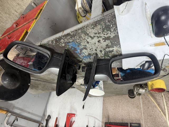 Боковое зеркало заднего вида правое 7701068378 RENAULT