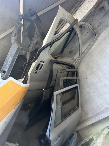 Пассажирская передняя дверь 7751478601 RENAULT