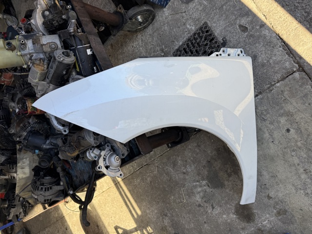 Переднее левое крыло 7840W9 PEUGEOT
