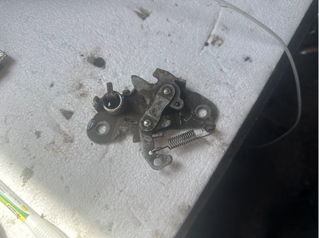 Замок капота 793445 PEUGEOT