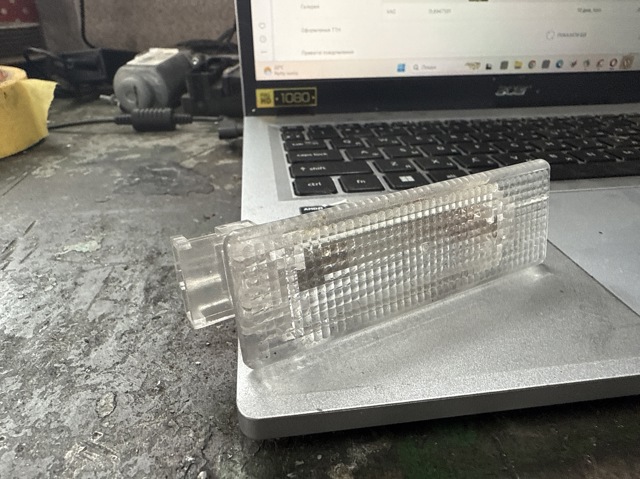 Плафон подсветки багажного отсека 7L6947101 VAG