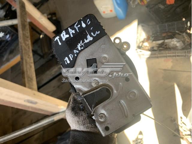 Дверной замок передний правый 8200008248 RENAULT
