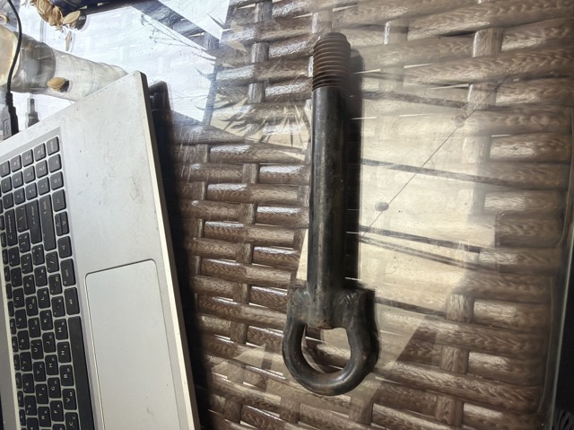 Крюк буксировочный 8200055735 RENAULT