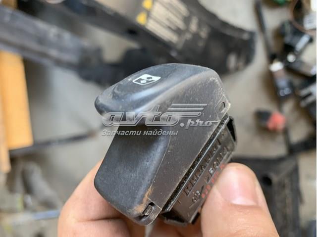 Кнопка подъемника переднего правого стекла 8200090327 RENAULT