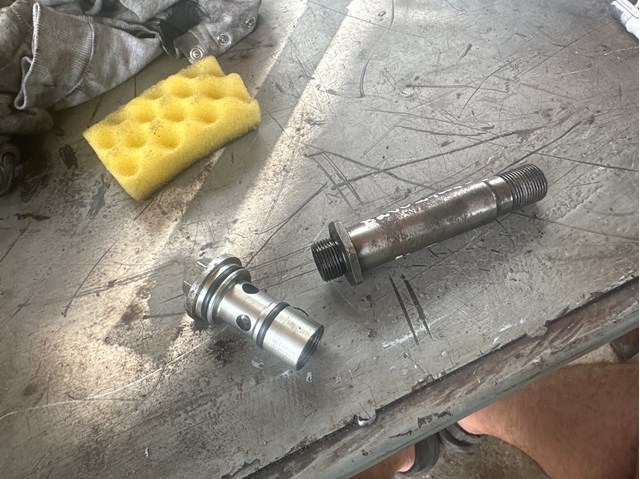 Штуцер масляного радиатора 8200272828 RENAULT