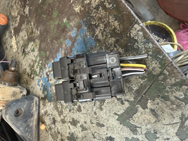 RENAULT 8200315050 Кнопочный блок управления стеклоподъемником передний левый в наличии Полтава