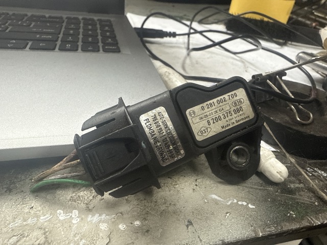 Датчик давления во впускном коллекторе 8200375080 RENAULT