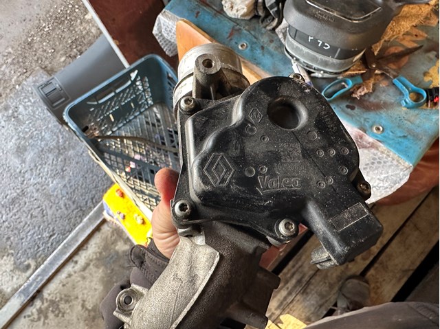 Заслонка воздушная 8200614985 RENAULT