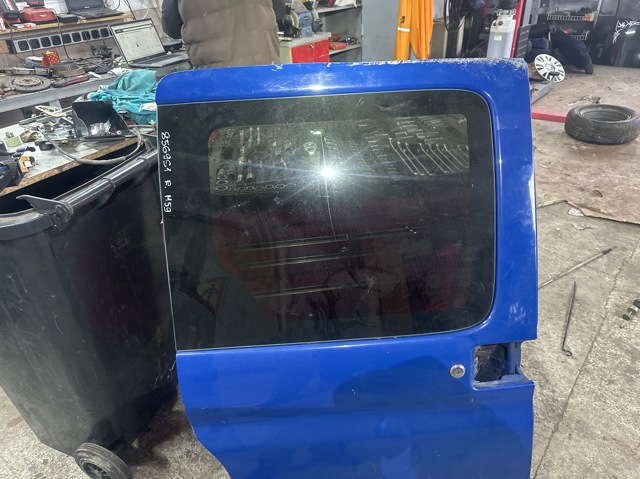 Стекло боковой сдвижной двери, правой 8569S1 PEUGEOT