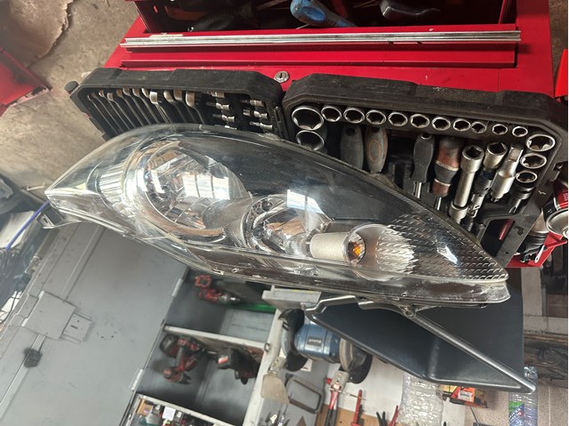 Фара комбинированная, передняя 8A6113W030AJ FORD