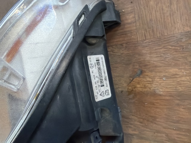8M5113W030AE FORD Кронштейн (адаптер) крепления фары передней левой купить в Ровно