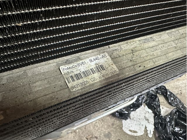 8V619L440AC FORD Радиатор интеркуллера купить в Каменское