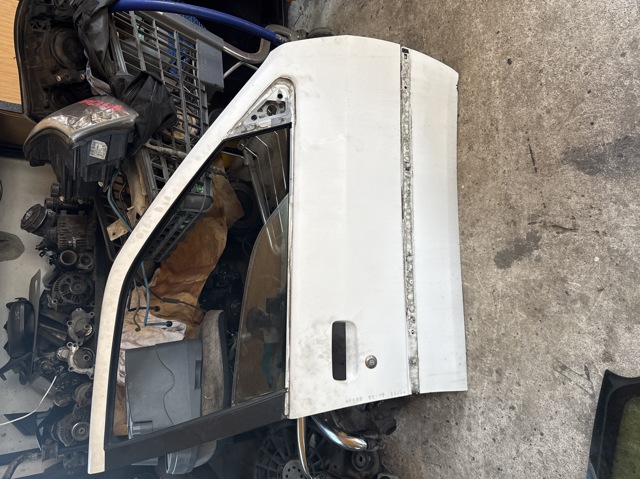 Пассажирская передняя дверь 9004L7 PEUGEOT