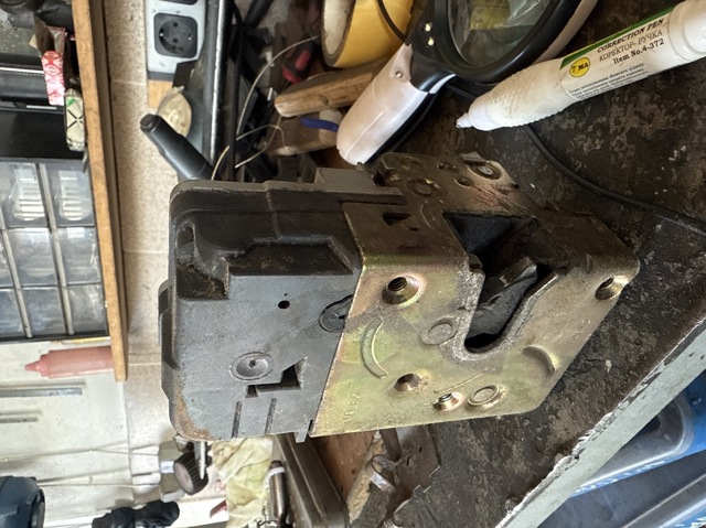 Замок двери водителя 9135H3 PEUGEOT