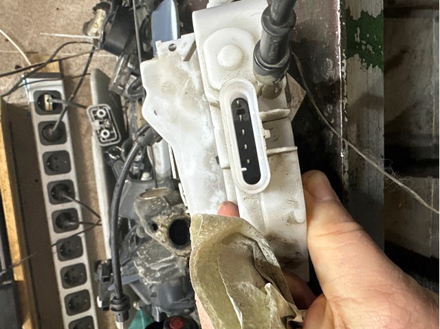 9135N0 PEUGEOT Замок водительской двери купить в Харьков
