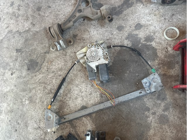 Подъемник механический ветрового стекла 9221F6 PEUGEOT