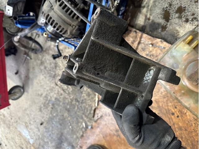 Крепление генератора Ситроен С5 I