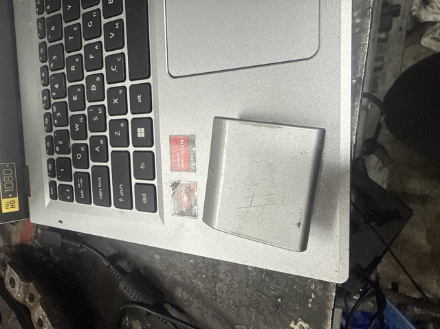 Заглушка буксировочного крюка в передний бампер A2038850026 MERCEDES